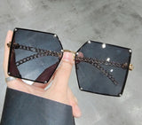 Amber Vintage Alloy Chain Rivet Square Eyewear Sunglasses MON Black Black 